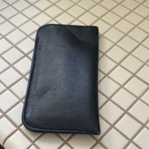 CHANEL Black Quilted Leather Card Sleeve with CC Logo - Picture 3 of 3